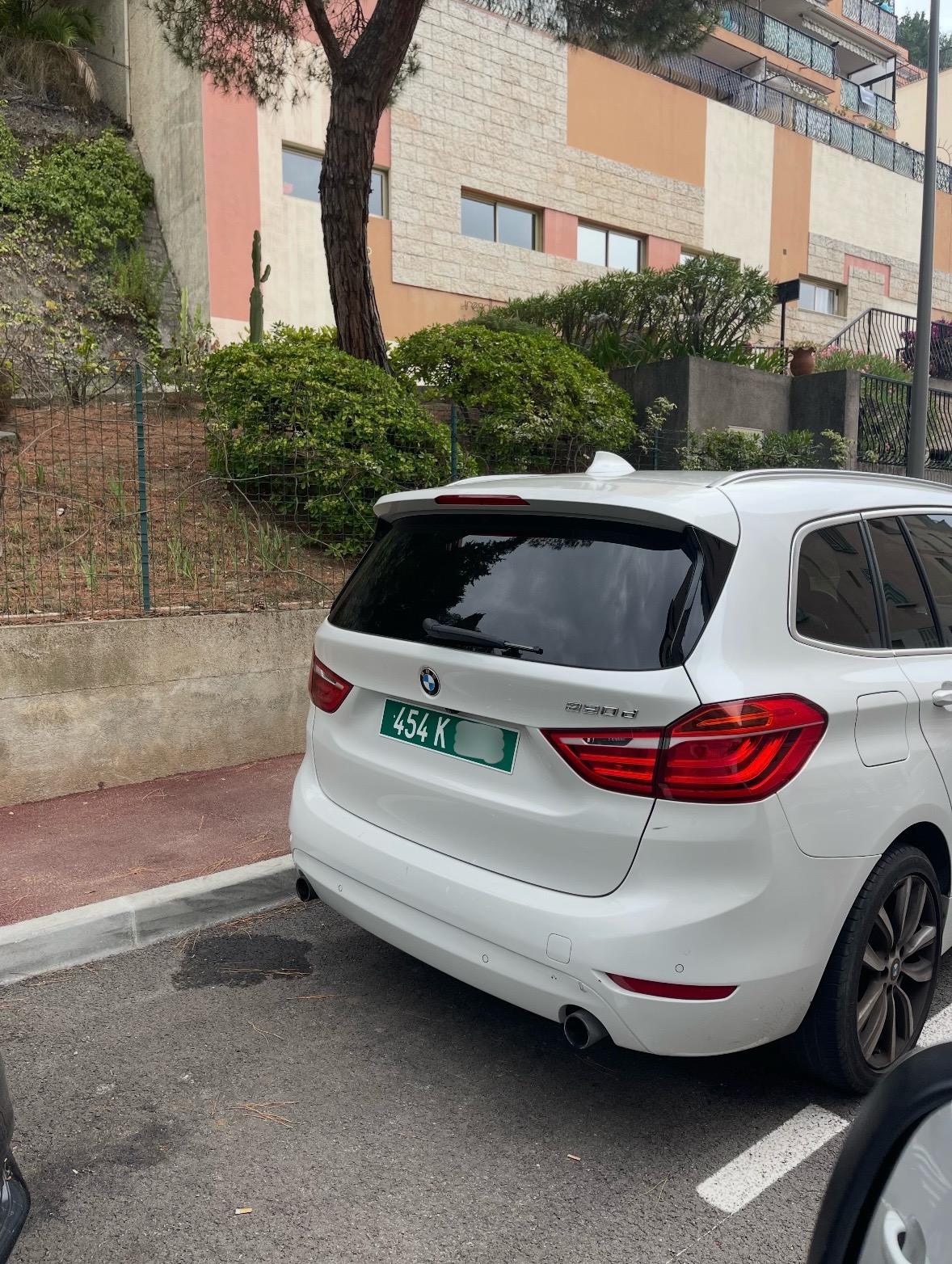 Plaque diplomatique 454 K sur BMW - Voiture diplomatique ITER en France